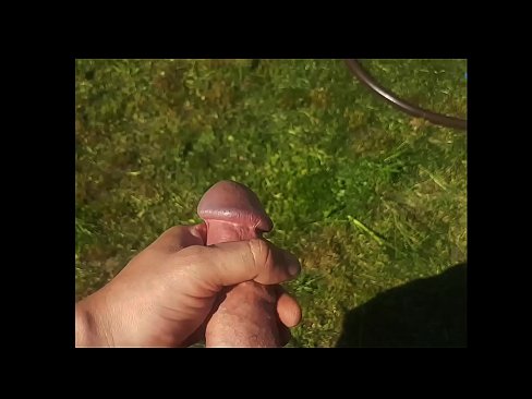 ❤️ Žhavá kočička si nechá ošukat růžovou kundičku a udělá se squirtem v letní zahradě. ❤️ Krásné porno u cs.serviporno.ru