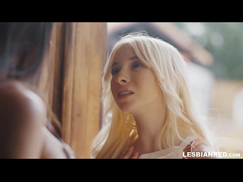 ❤️ Dívka se po několika měsících vrátí domů a skončí u lízání kundy své nevlastní matky ❤️ Krásné porno u cs.serviporno.ru