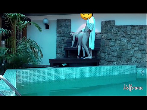 ❤️ Šéf pozve služebnou k bazénu, ale neodolala žhavému ❤️ Krásné porno u cs.serviporno.ru